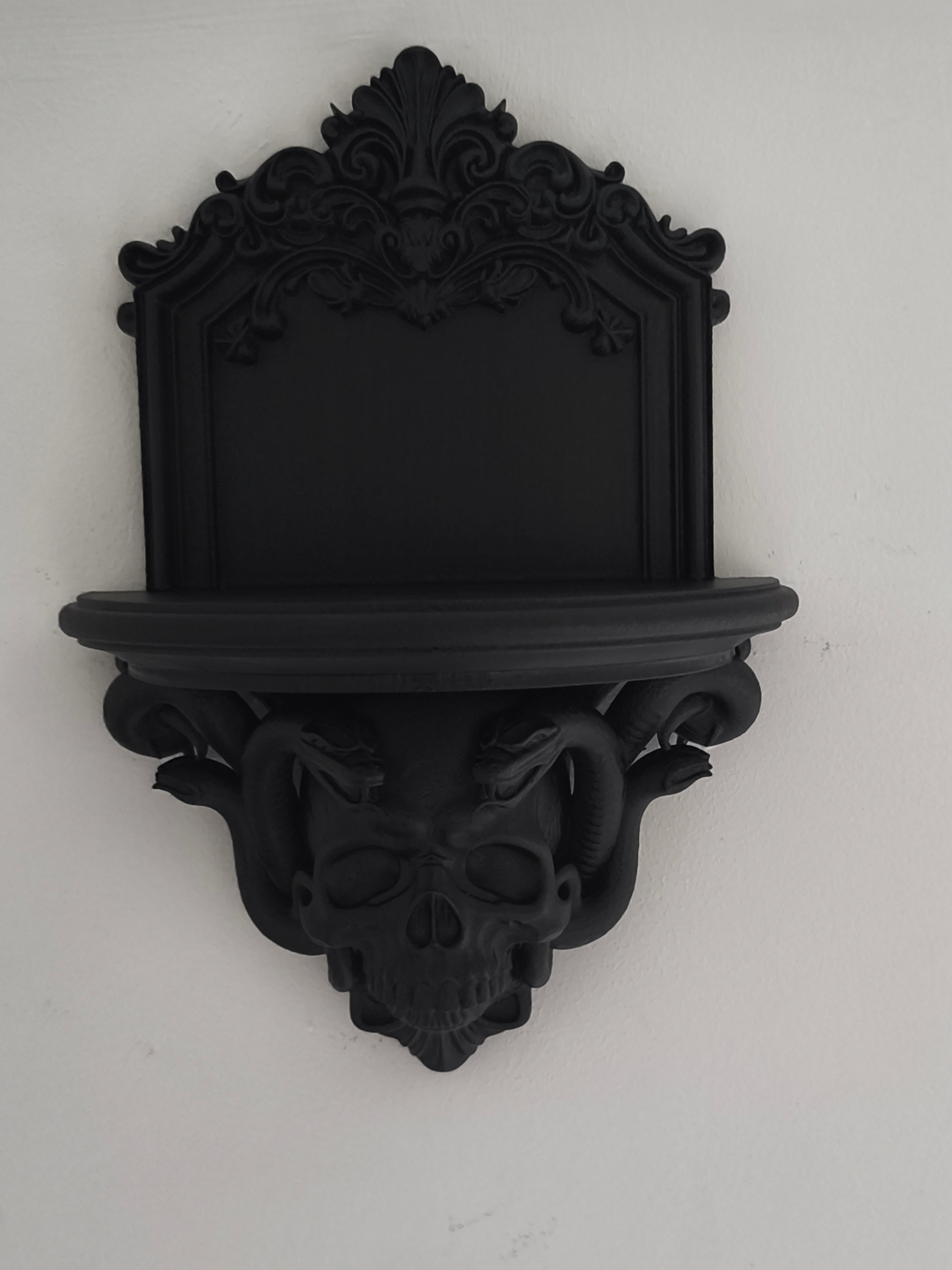 Etajera Perete Stil Gotic Craniu