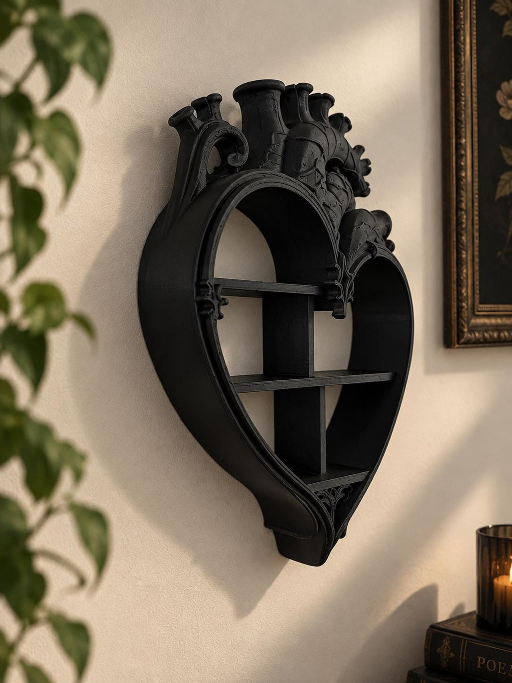 Raft de perete în formă de inimă anatomică – decor gotic