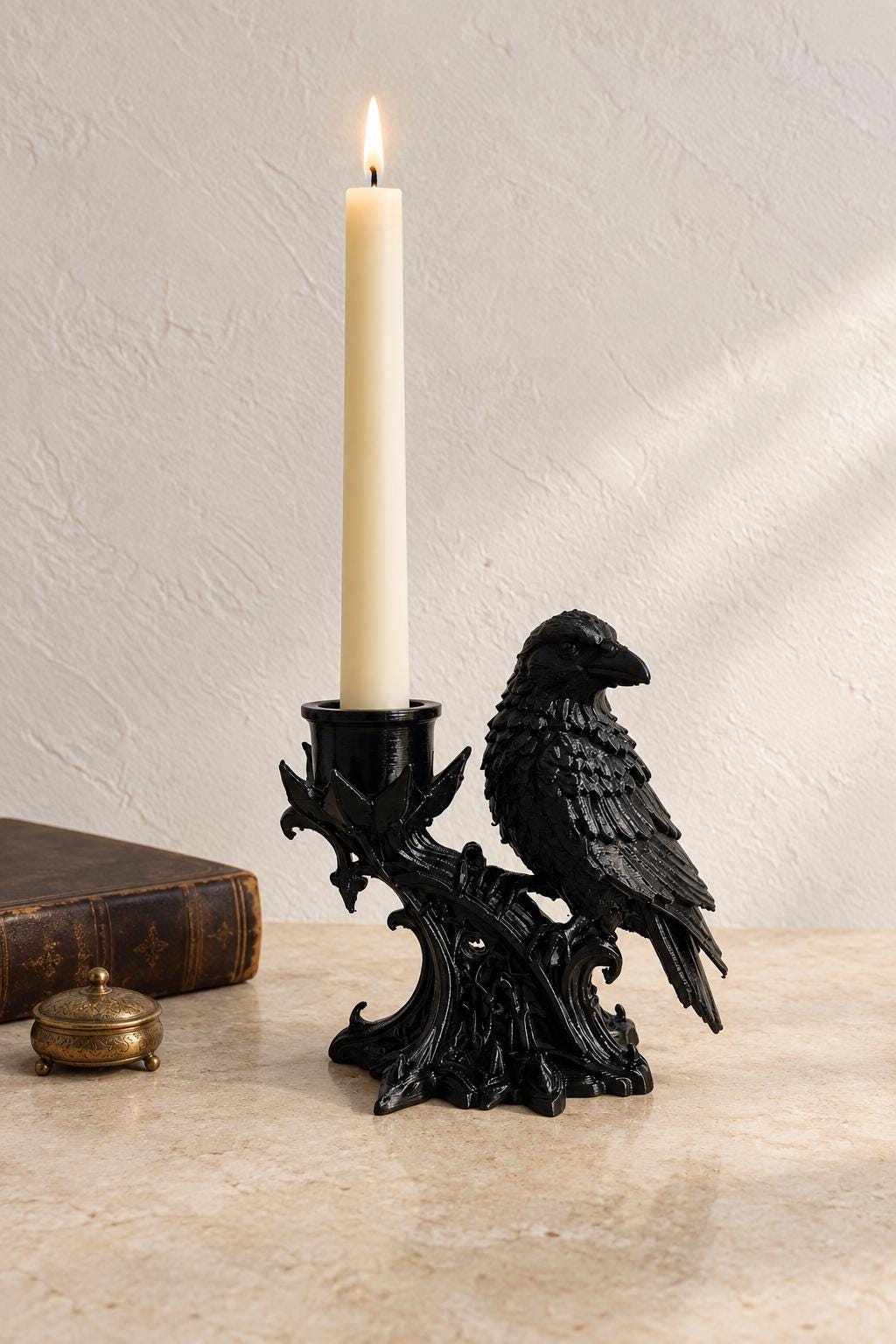 Suport de lumânare cu corb – decor gotic Dark Academia